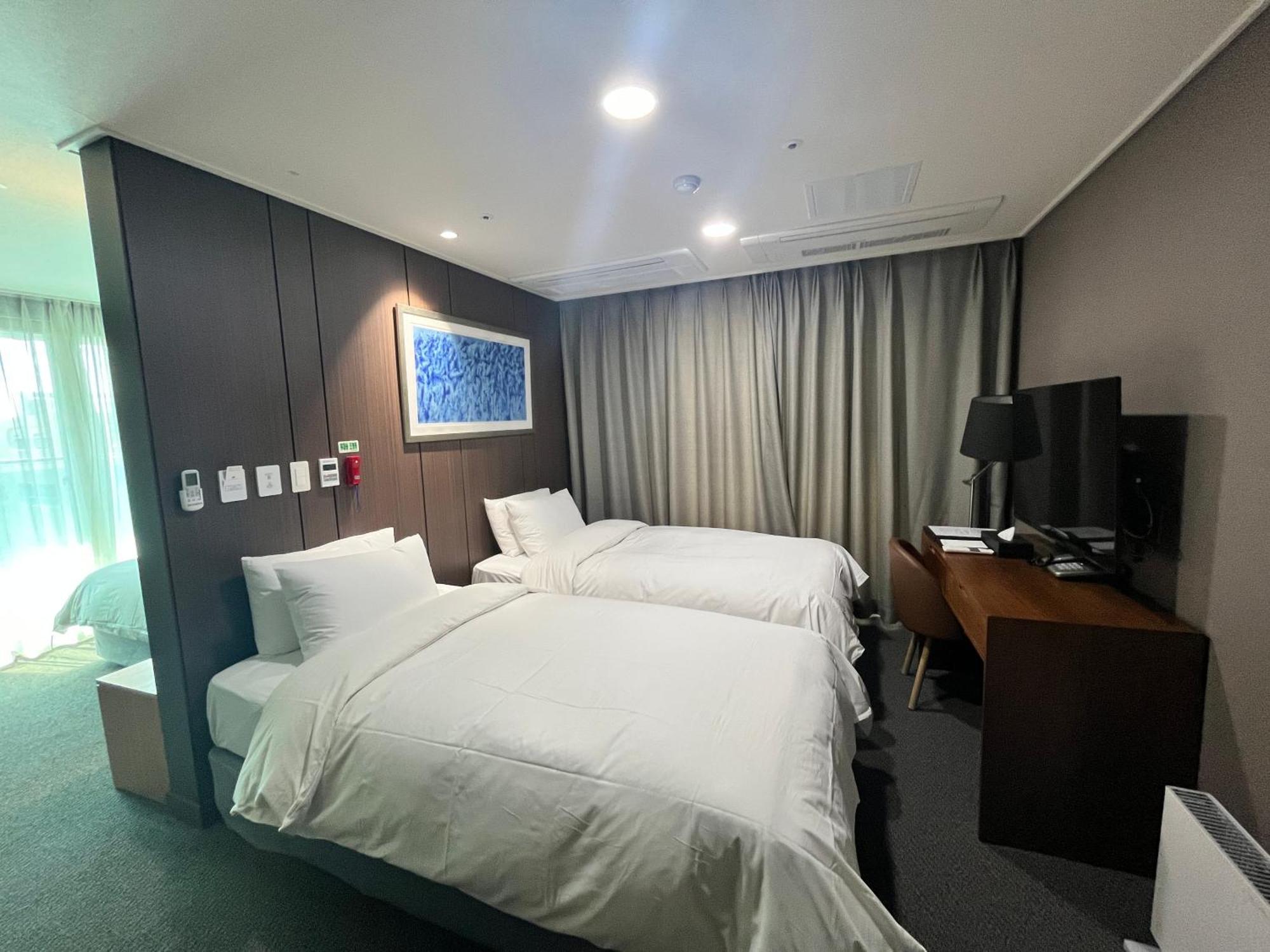 Raonstay In Perla Hotel Jinju Exterior photo